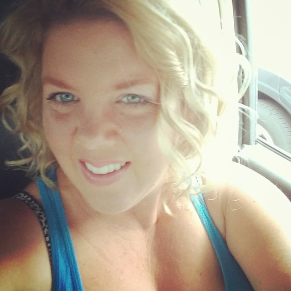 Meet your Posher, Lisa - Picture 1 of 1